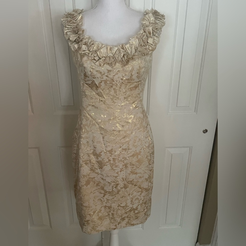 London Times Dress Gold Floral Brocade Ruffle Neck Sleeveless Zip Back Fitted 8